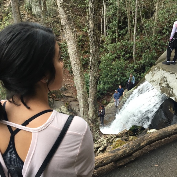 Meet your Posher, Alexandra - Picture 1 of 1